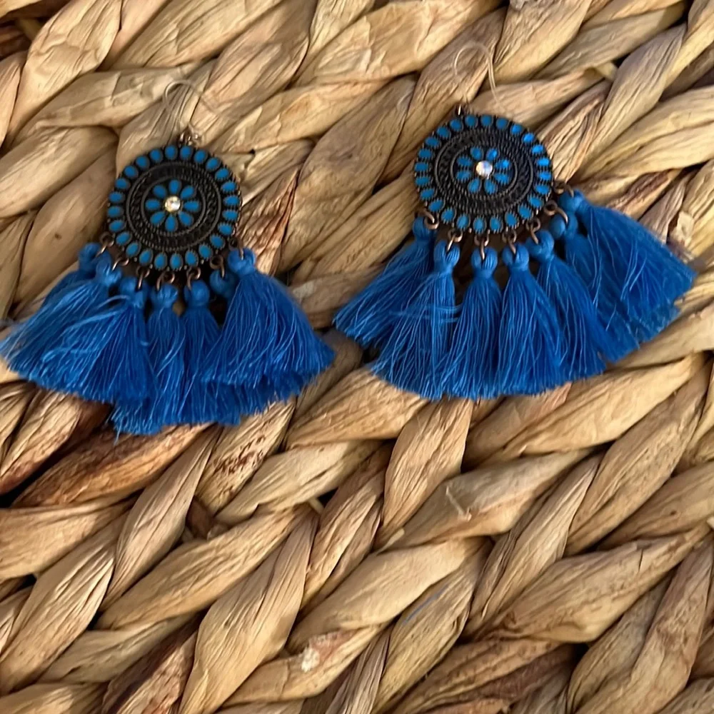 Earings - Picture 1 of 2